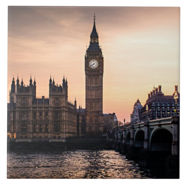 Big Ben pelo River Thames em Londres (Frente)