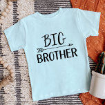 Big Brother | Família Irmão Correspondente<br><div class="desc">Roupa personalizado personalizado personalizado com o gráfico "Big Brother" em fontes modernas modernas modernas de tendências com um design de flecha boho. Perfeito para uma foto de anúncio de gravidez ou um presente para irmãos mais velhos quando um novo bebê chega! Use as ferramentas de design para editar as cores...</div>