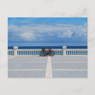 Bikes do mar Cantábrico em cartão postal de Espanh
