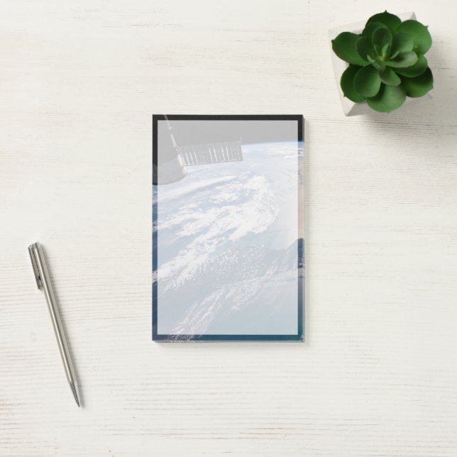 Bloco De Notas A Estação Espacial Internacional Acima Do Atlântic (Escritótio)