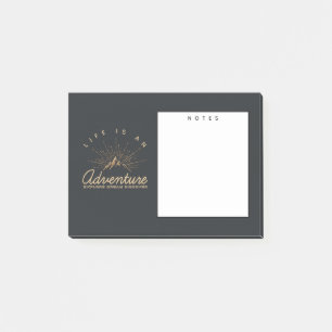 Bloco De Notas A vida é uma montanha de aventura com raios solare