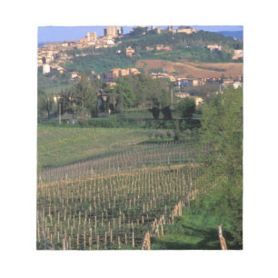 Bloco De Notas A vila de San Gimignano fica nas colinas ondulante