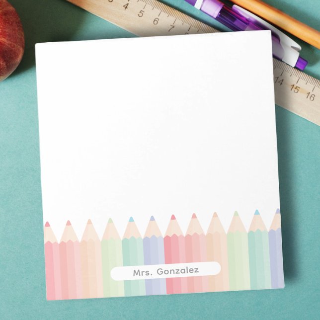 Bloco De Notas Arco-íris Personalizado de Professor Fofo (Teacher notepad personalized with name, with pastel color pencils, useful and thoughtful gift.)