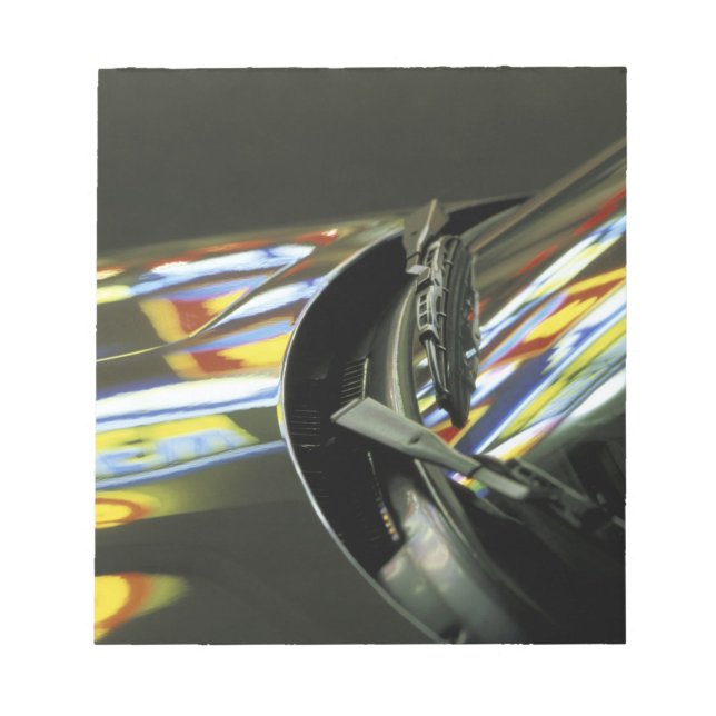 Bloco De Notas Ásia, Malásia, Melaka. Reflexões neon no carro (Frente)