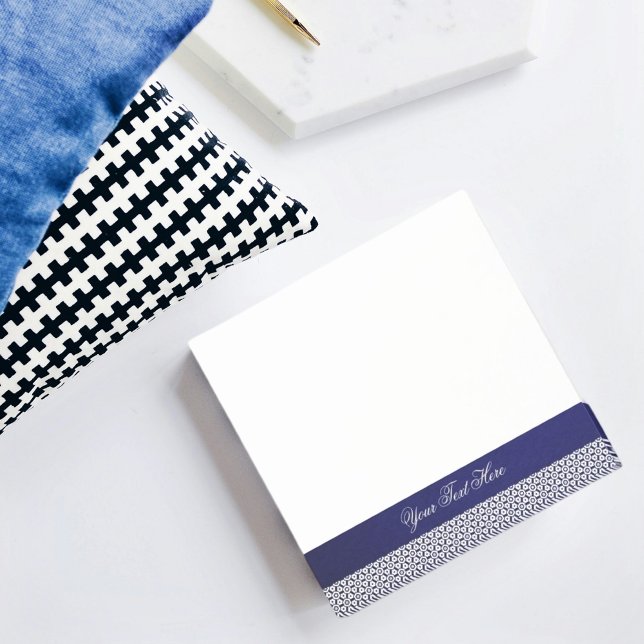 Bloco De Notas Azul-marinho branco Elegante personalizado (Minimalist midnight blue design for script named post-it notes)