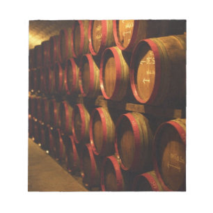 Bloco De Notas barris de vinho Tokaj empilhados no Disznoko