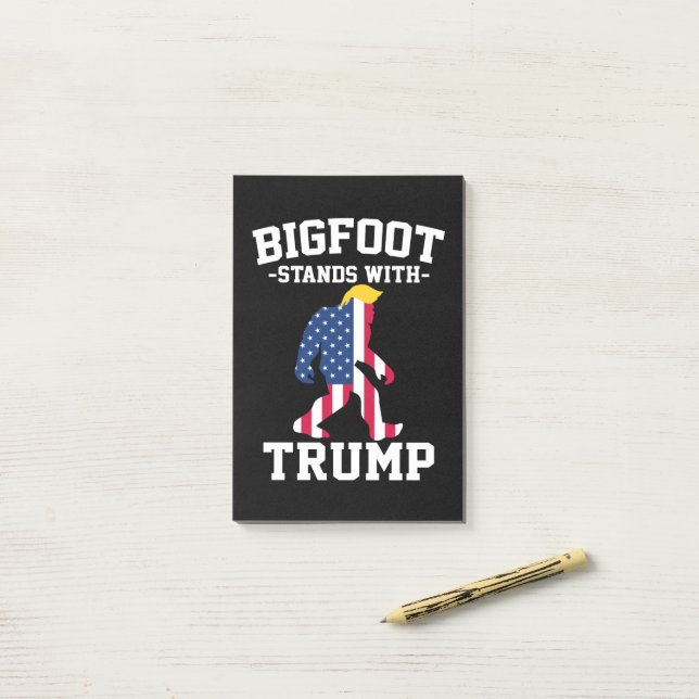 Bloco De Notas Bigfoot Com Eleições Trump 2024 (Na mesa)