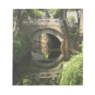 Bloco De Notas China, Nantong, uma ponte em arco forma um reflexo
