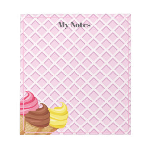 Bloco de notas cor-de-rosa com Waffle do sorvete