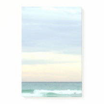 Cores Sonhadoras de Destino em uma Mesa