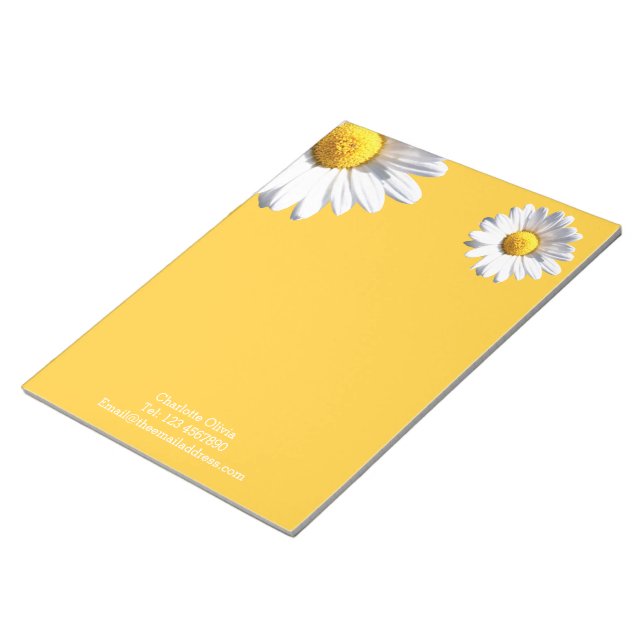 Bloco De Notas Daisies em Fundo Amarelo Personalizado (Inclinado)
