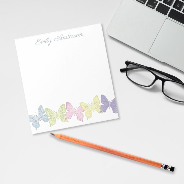 Bloco de notas de 5,5" x 6" - 40 páginas (Pastel butterflies custom notepad.)