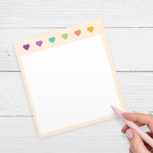 Bloco de notas de corações coloridas sem linhas
