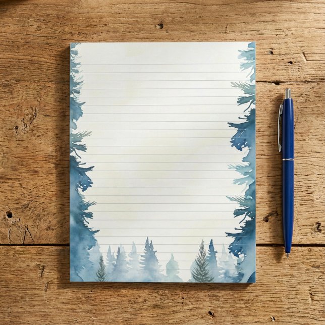 Bloco de notas de pinheiros de inverno azul (Blue winter pine trees lined notepad.)