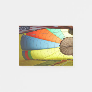 Bloco De Notas Dentro de um balão de ar quente