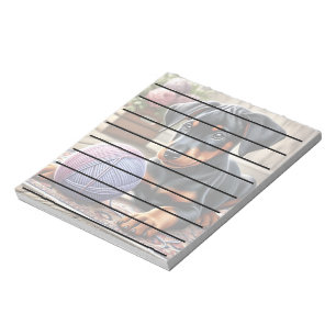 Bloco De Notas Doberman Puppy com Yarn Ball em um tapete colorido