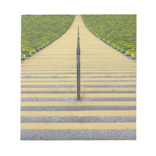 Bloco De Notas Escada de estádio entre fileiras de assentos verde