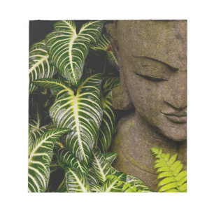 Bloco De Notas Estátua em uma informações sobre localização 