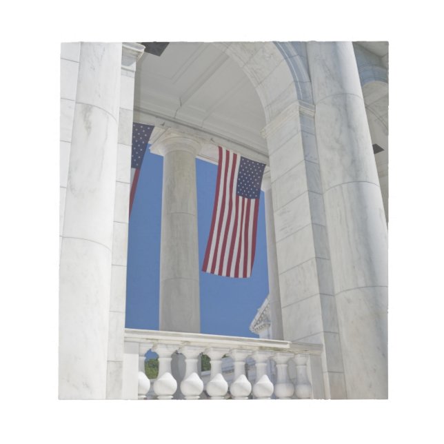 Bloco De Notas EUA, VA, Arlington. Bandeiras americanas são pendu (Frente)