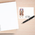 Bloco De Notas Funny Basset Hound Personalizado<br><div class="desc">Notas de posto personalizadas com cesto de aquarela engraçada em óculos escuros cor-de-rosa com texto personalizável</div>