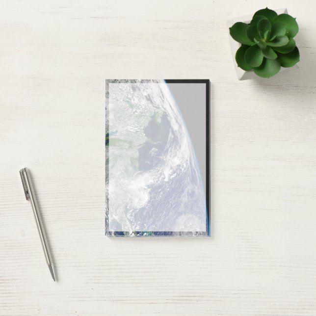 Bloco De Notas Furacões Em Uma Terra Parcial. (Escritótio)