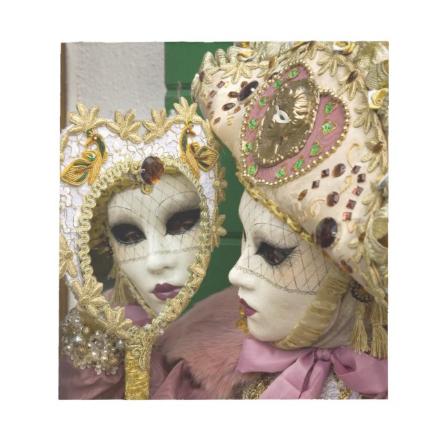 Bloco De Notas Itália, Veneza, Ilha Burano. Mulher vestida em (Frente)