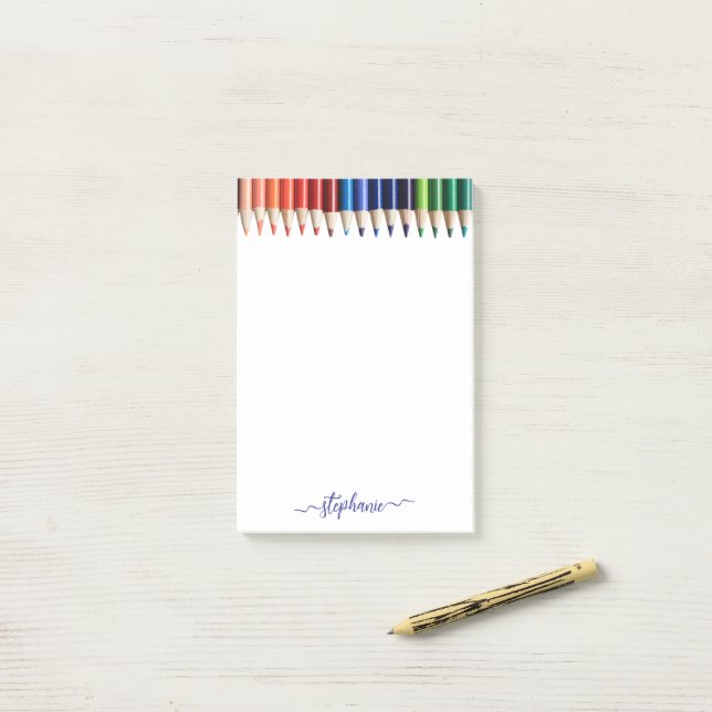 Bloco De Notas Lápis Coloridos com Nome (Na mesa)