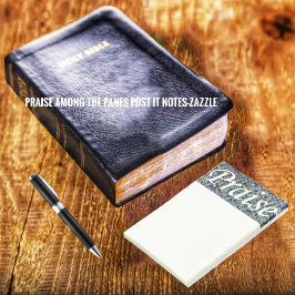 Bloco De Notas Louvado Entre Os Painéis