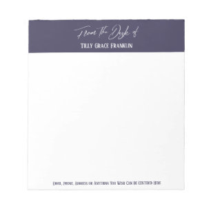 Bloco De Notas Manuscrito da mesa de roxo com pó escuro