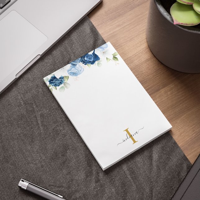 Bloco De Notas Monograma Floral Azul Empoeirado com Nome em Letra (Dusty Blue Floral Monogram Script Notepad)
