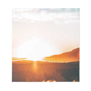 Bloco De Notas nascer do sol sobre uma montanha