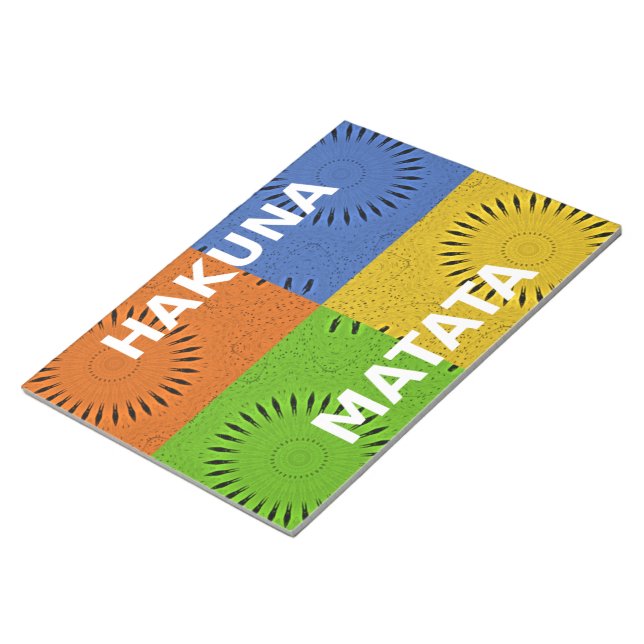 Bloco De Notas Ouro Vermelho Azul Verde Matata Hakuna (Inclinado)