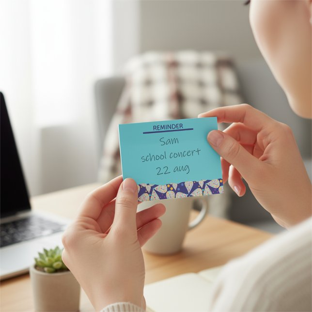 Bloco De Notas Padrão de Pétala Azul Personalizado (Who doesn't love sticky notes? These not only remind you of things but look super cute too.)