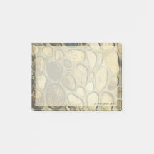 Parede de pedras na luz solar