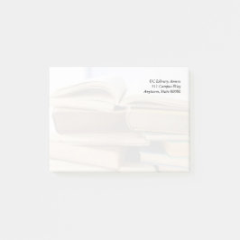 Bloco De Notas Pilha de livros velhos, uma aberta