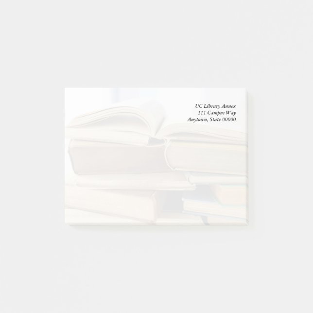 Bloco De Notas Pilha de livros velhos, uma aberta (Frente)