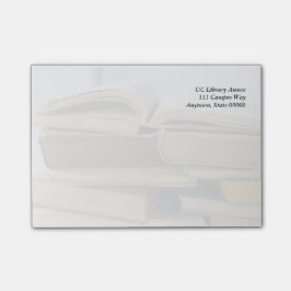 Bloco De Notas Pilha de livros velhos, uma aberta