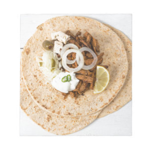 Bloco De Notas Pita de gyros com tzatziki, coleslaw, azeitonas e