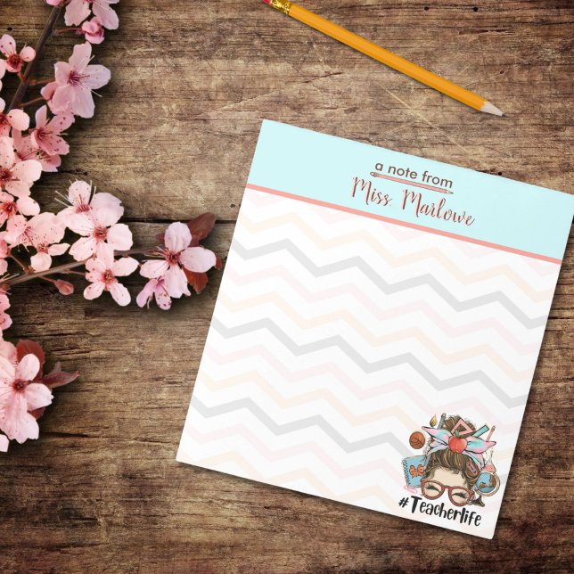 Bloco De Notas Presente Pessoal de Apreciação do Professor Life C (Grab this "Teacher Life" Chevron personalized notepad for your favorite teacher in your life. )
