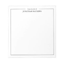 Profissional na escrivaninha da Fronteira Quadrada