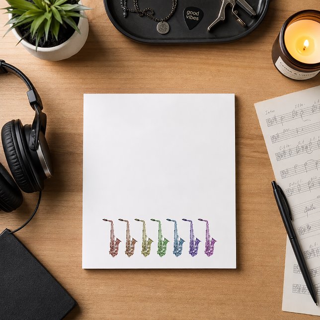 Bloco De Notas Saxofone Colorido Arco-íris (A note pad with alto saxophones done in red, orange, green, yellow, blue, pink & purple.)