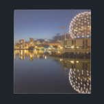 Bloco De Notas Science World e CBD refletidos em False Creek,<br><div class="desc">COPYRIGHT David Wall / DanitaDelimont.com | CN02 DWA0002.jpg | Science World e CBD refletidos em False Creek,  Vancouver,  British Columbia,  Canadá</div>