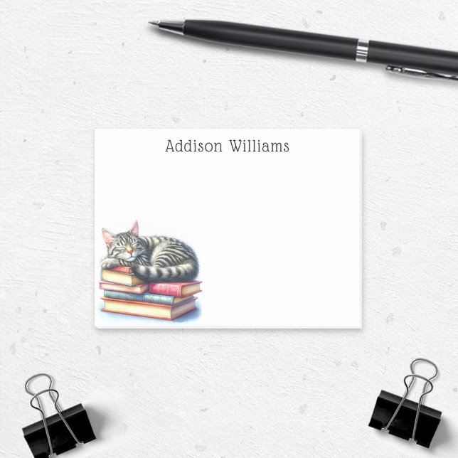 Bloco De Notas Toque de Gato Personalizado na Pilha de Livros (Criador carregado)