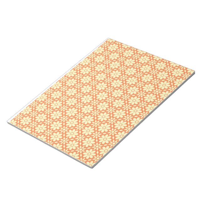 Bloco De Notas um fundo laranja e branco com um padrão (Inclinado)