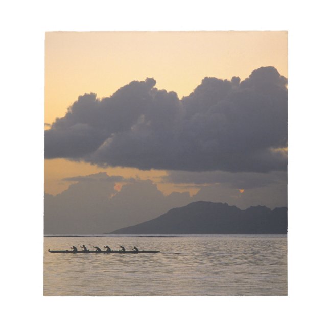 Bloco De Notas Uma equipe de canoas despoletada pratica na costa (Frente)