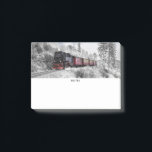 Bloco De Notas Vintage Train Winter Christmas Cena<br><div class="desc">Notas pegajosas com uma fotografia de uma paisagem de inverno nevada com pinheiros cobertos de neve. Um trem vermelho,  dourado e preto à moda antiga,  viajando pela natureza selvagem. Conjuga os pensamentos de voltar para casa no Natal.</div>
