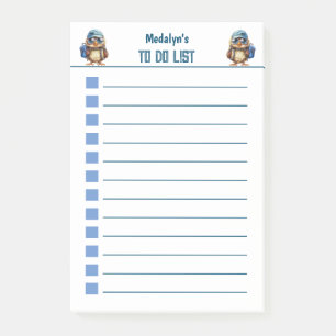 Bloco De Notas Wise Owl com a mochila azul, chapéus e uma pálpebr