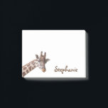Bloco Post-it Giraffe Safari Animal Girls Name<br><div class="desc">Fotografia de uma girafa em fundo branco. Você pode personalizar o posto que ele anota com seu próprio nome ou pode deletar o nome se quiser.</div>
