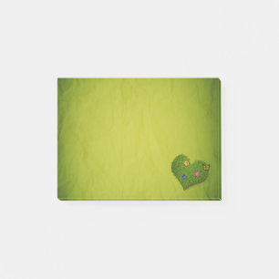 Bloco Post-it O gramado Coração-Dado forma floresce a borbolet