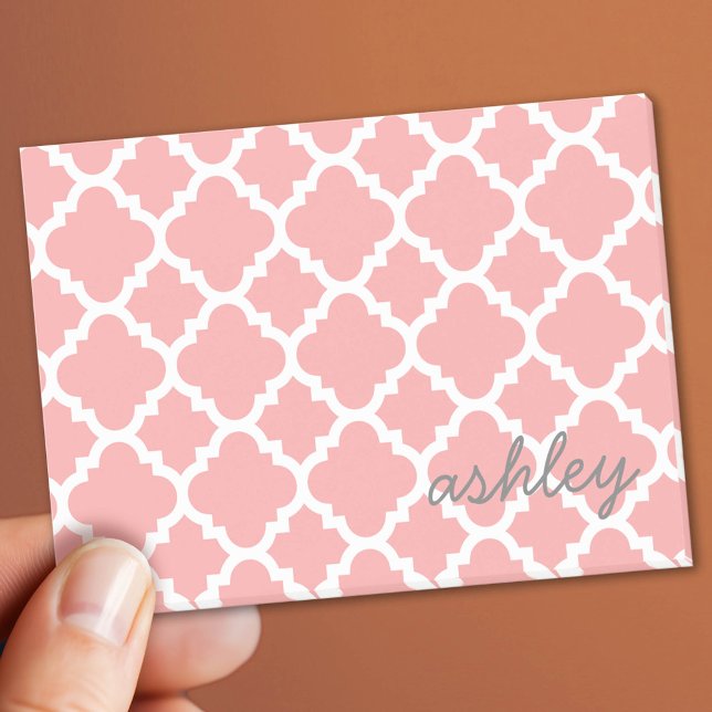 Bloco Post-it Padrão Coral Quatrefoil com Nome Personalizado (Custom Post It Notepad)